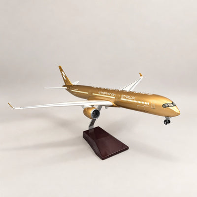 مجسم إيرباص A350-1000 ستارلوكس إيرلاينز – الطلاء الذهبي – بمقياس 1:157