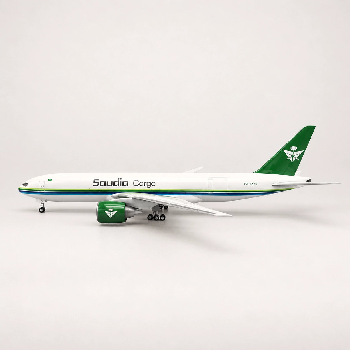 Boeing 777F Saudia Cargo – model v měřítku 1:135