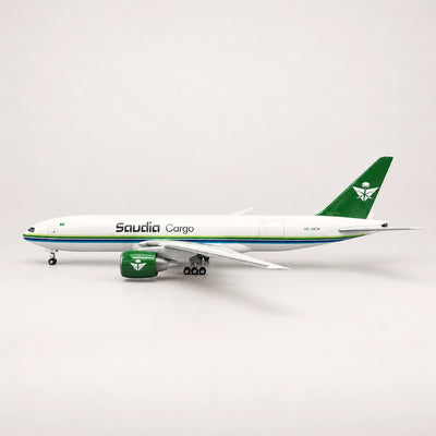Boeing 777F Saudia Cargo – model v měřítku 1:135