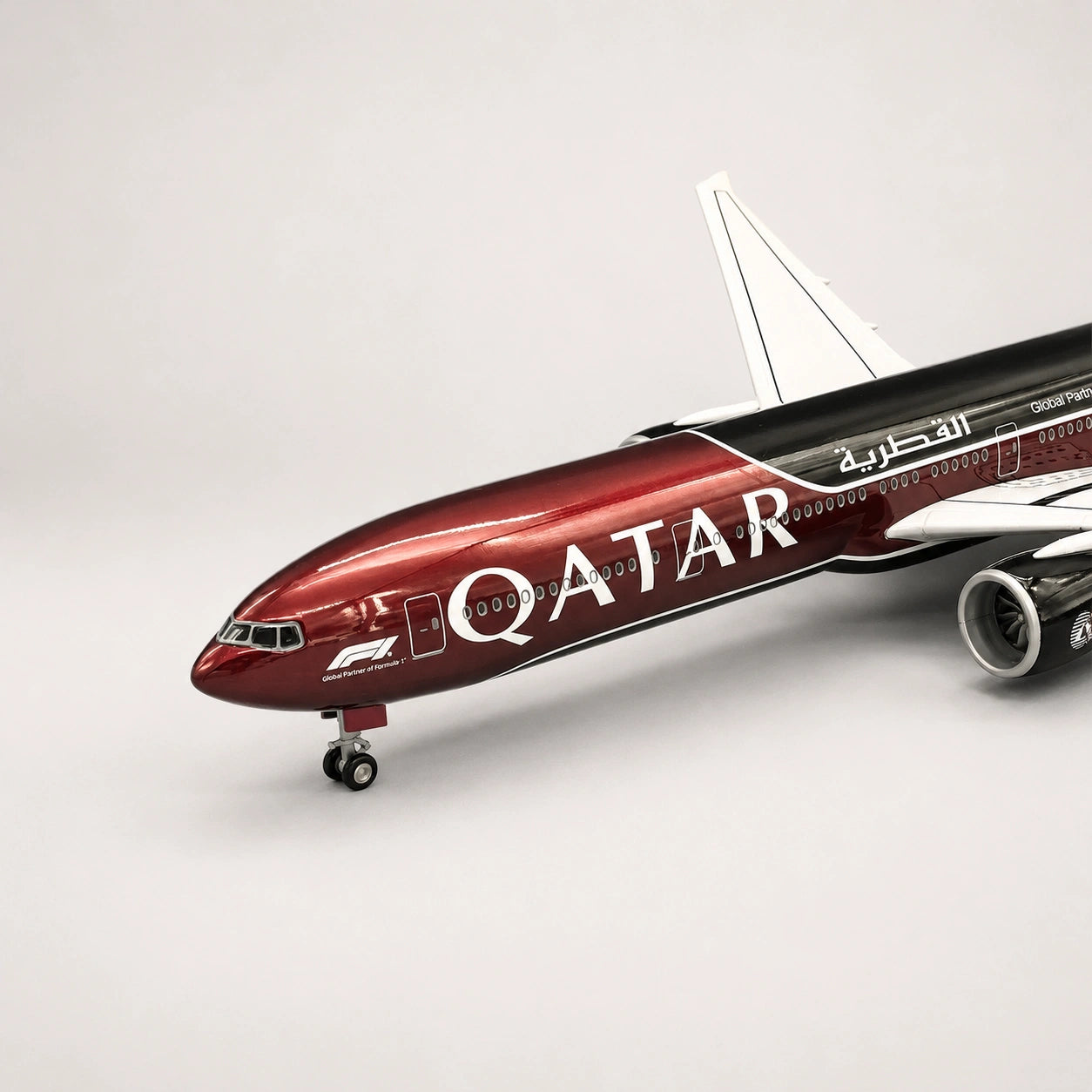 Qatar Airways Boeing 777 1:135 Scale Model