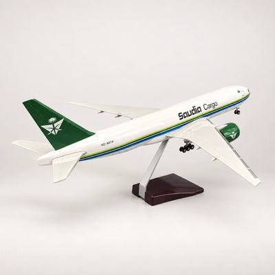 Boeing 777F Saudia Cargo – model v měřítku 1:135