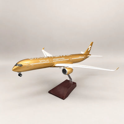 مجسم إيرباص A350-1000 ستارلوكس إيرلاينز – الطلاء الذهبي – بمقياس 1:157