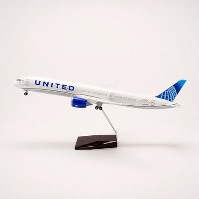 Model United Airlines Boeing 787-10 Dreamliner v měřítku 1:145