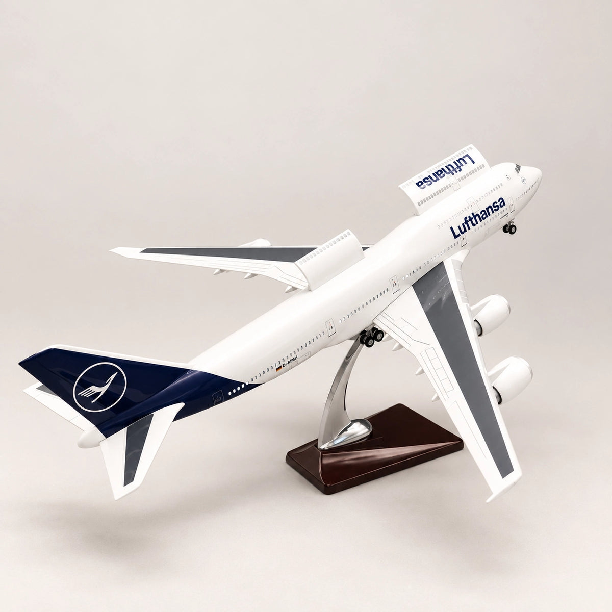 Lufthansa Boeing 747 (nova livrea) — model a scala 1:150