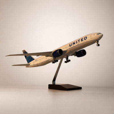Model United Airlines Boeing 777 v měřítku 1:157