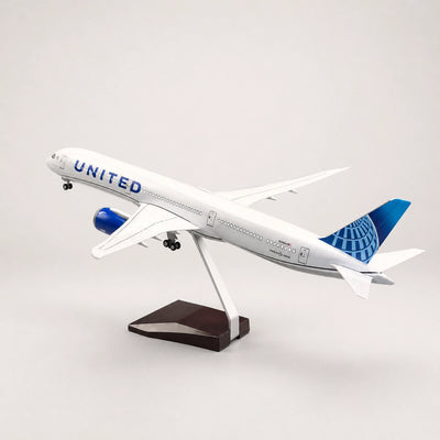 Model United Airlines Boeing 787-10 Dreamliner v měřítku 1:145