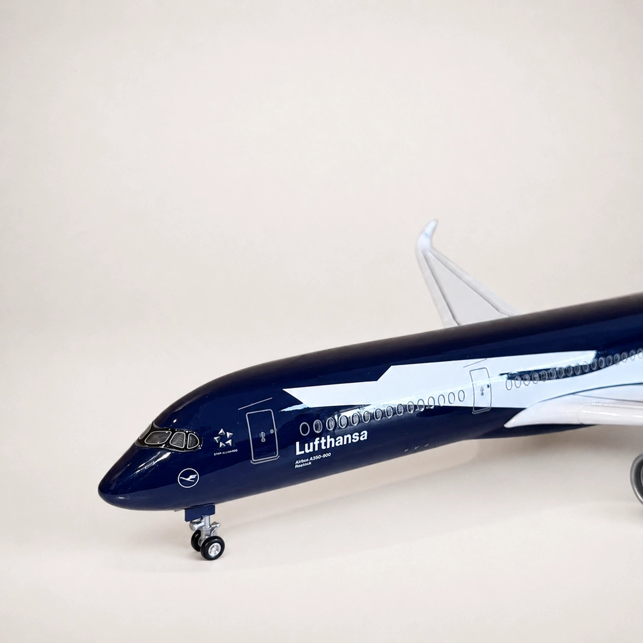 Model Lufthansa Airbus A350 – edice ke 100. výročí v měřítku 1:142