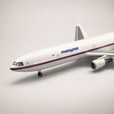 نموذج FedEx McDonnell Douglas MD-11 بمقياس 1:130