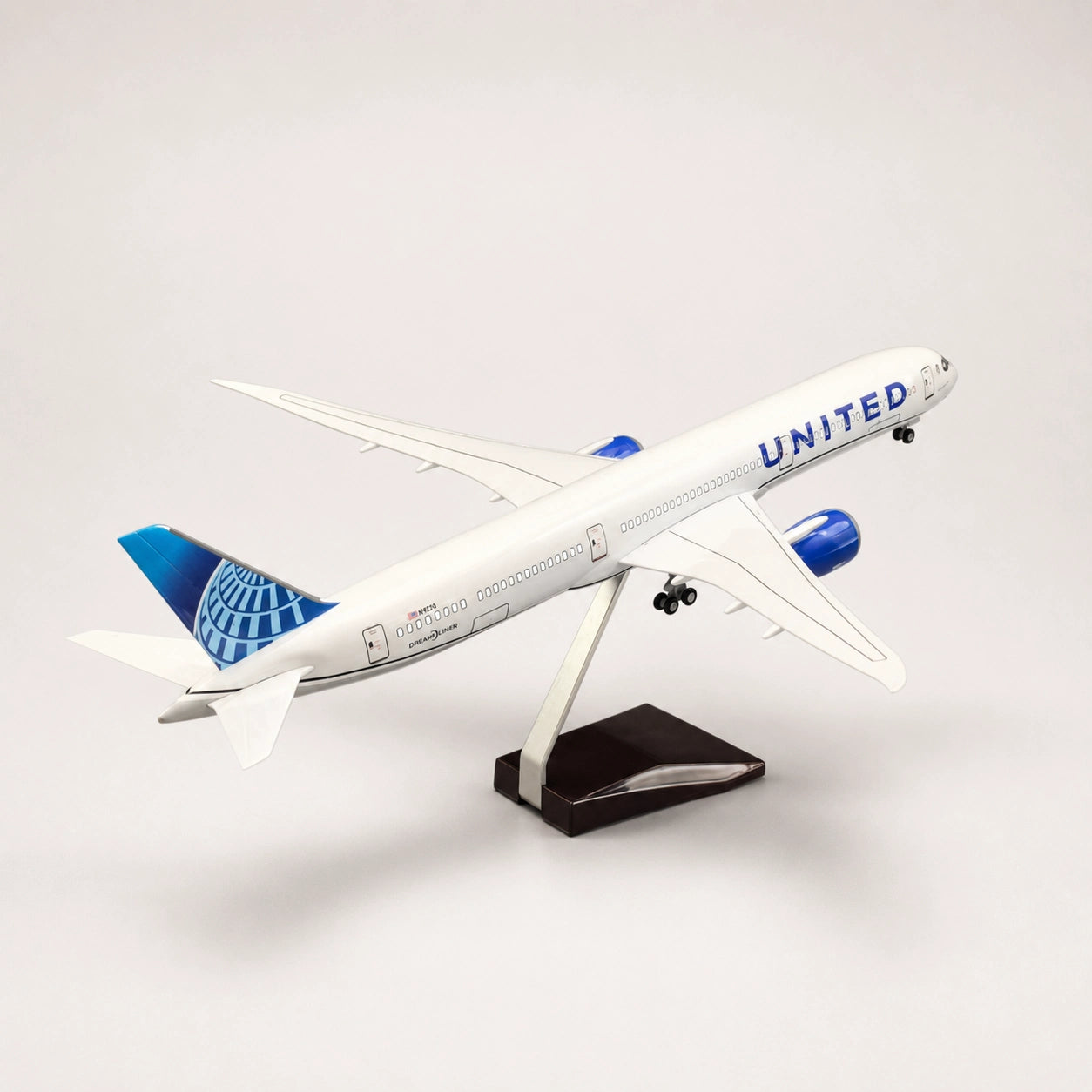 Model United Airlines Boeing 787-10 Dreamliner v měřítku 1:145