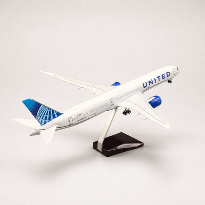 Model United Airlines Boeing 787-10 Dreamliner v měřítku 1:145