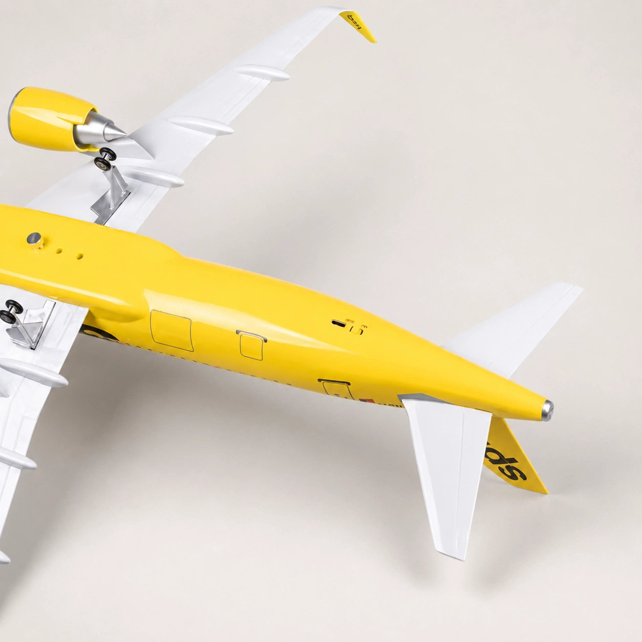 مجسم طائرة Airbus A320 التابعة لخطوط سبيريت الجوية بمقياس 1:80