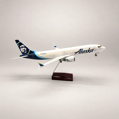 مجسم طائرة بوينغ 737 التابعة لألاسكا إيرلاينز بمقياس 1:85