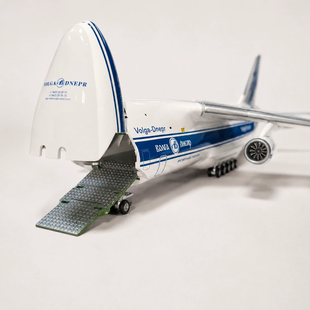 Modellino Antonov An-124 Ruslan in scala 1:165