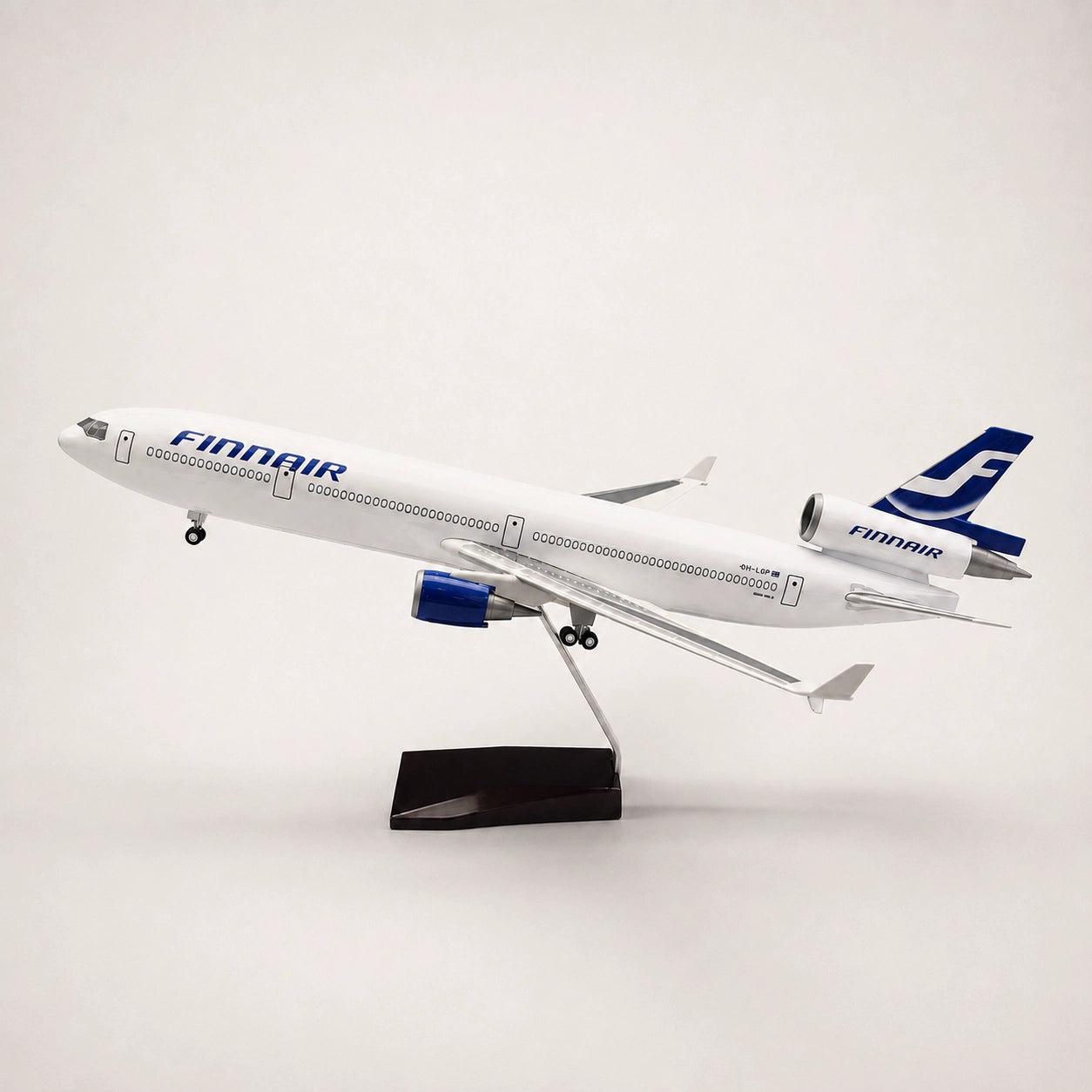 Model FedEx McDonnell Douglas MD-11 v měřítku 1:130