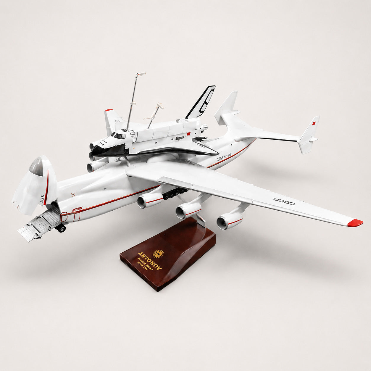 Antonov An-225 Mriya with Buran Space Shuttle 1:200 Scale Model