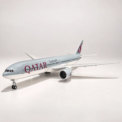 مجسم طائرة بوينغ 777-300ER للخطوط الجوية القطرية بمقياس 1:157