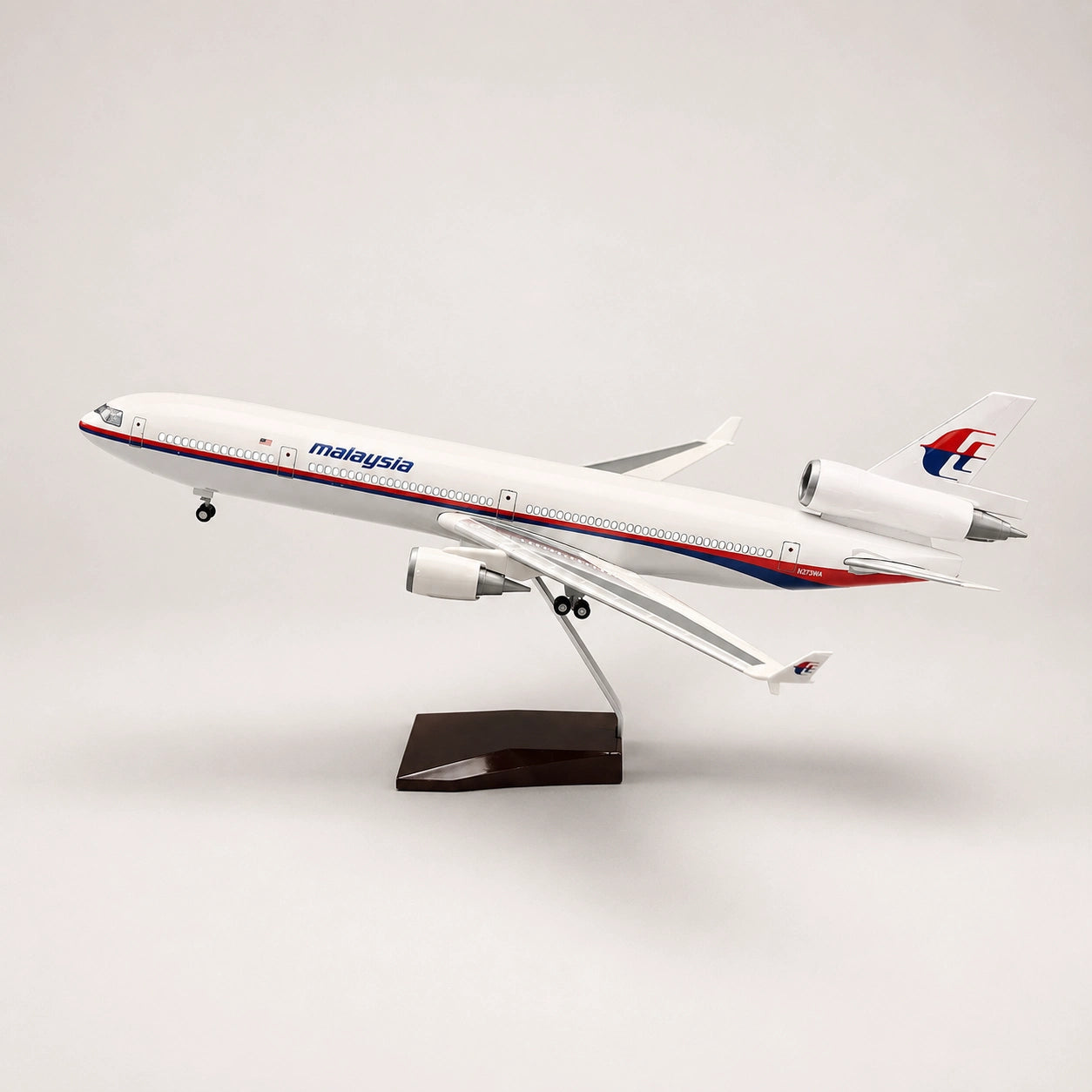 نموذج FedEx McDonnell Douglas MD-11 بمقياس 1:130