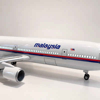 Malaysia Airlines McDonnell Douglas MD-11 — model a scala 1:130