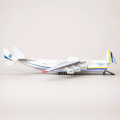 Antonov An-225 Mriya Modell im Maßstab 1:200