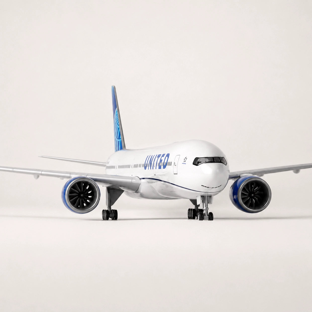 Model United Airlines Boeing 777 v měřítku 1:157