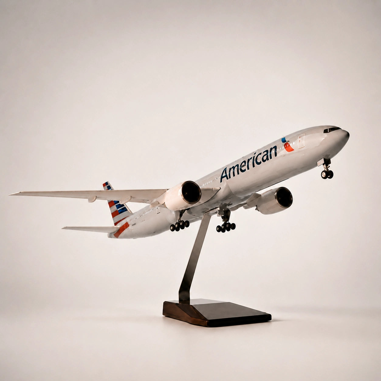 Model American Airlines Boeing 777 v měřítku 1:157