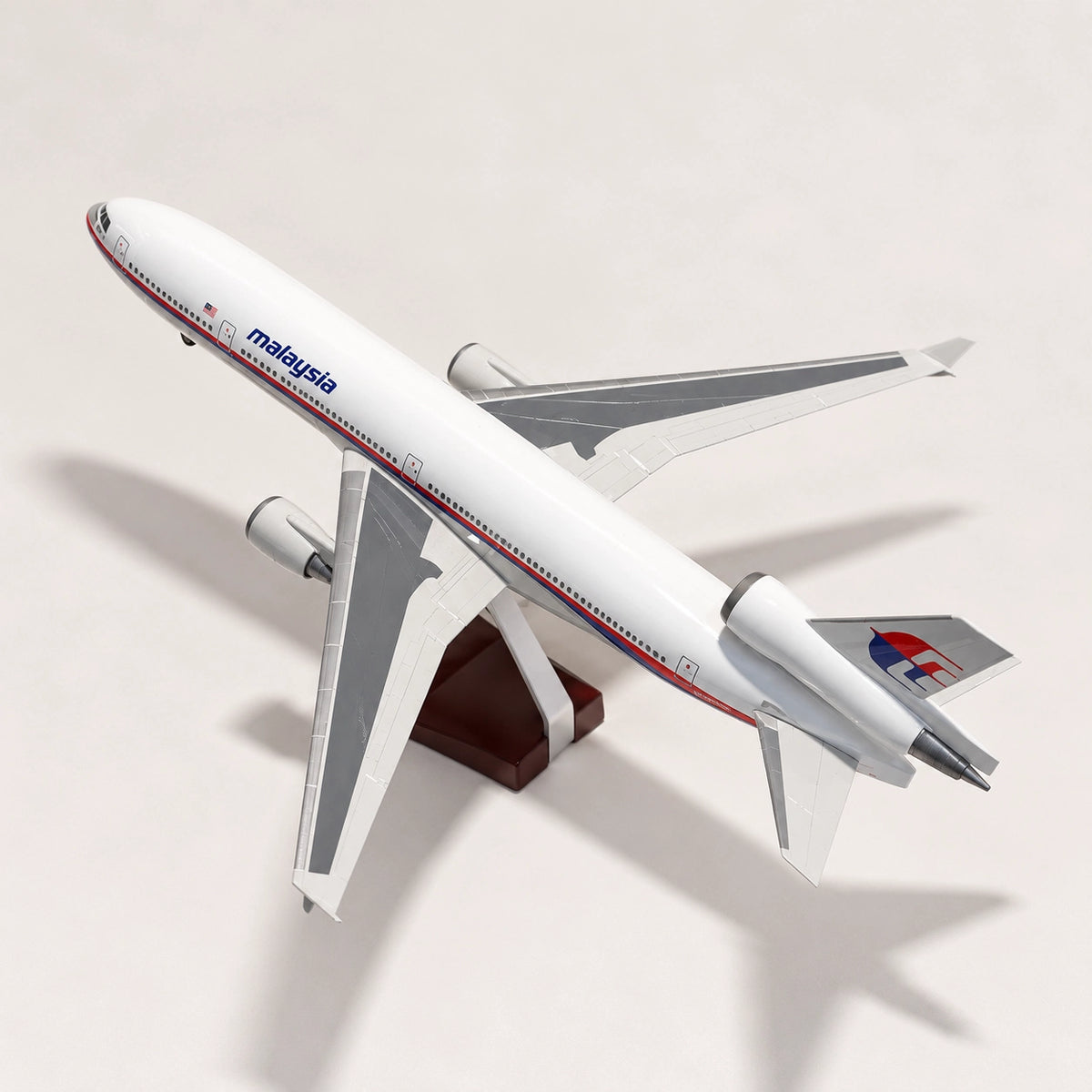 Malaysia Airlines McDonnell Douglas MD-11 — model a scala 1:130