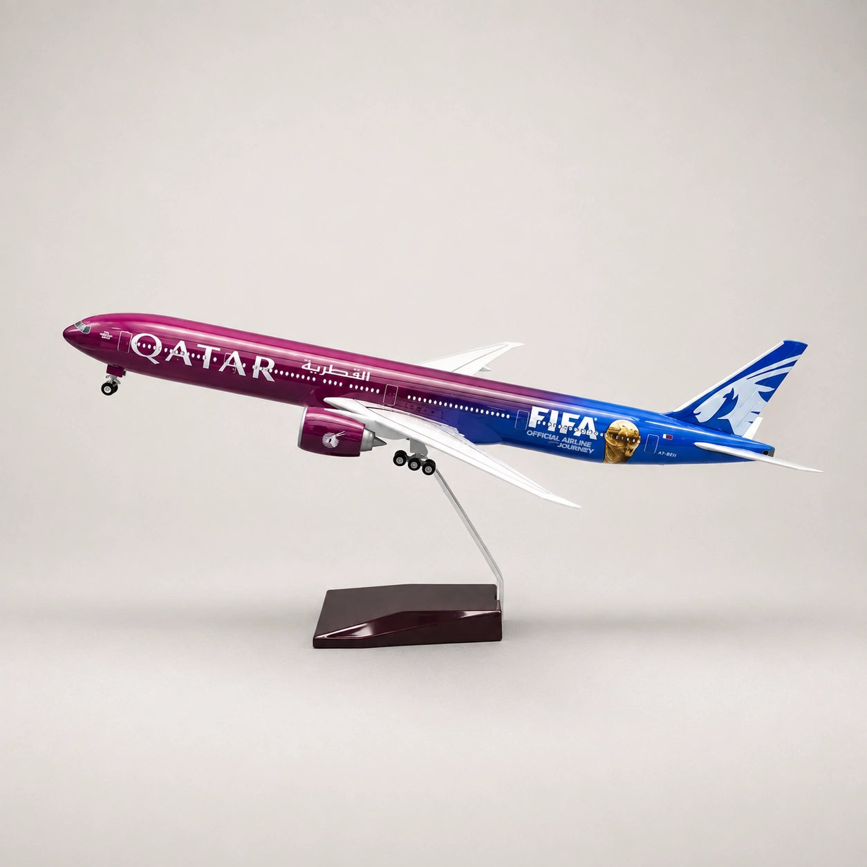 Model Qatar Airways Boeing 777 – edice Formula 1 v měřítku 1:135