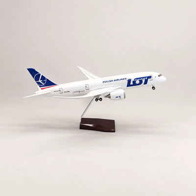 Boeing 787 LOT Polish Airlines – maquette à l’échelle 1:130