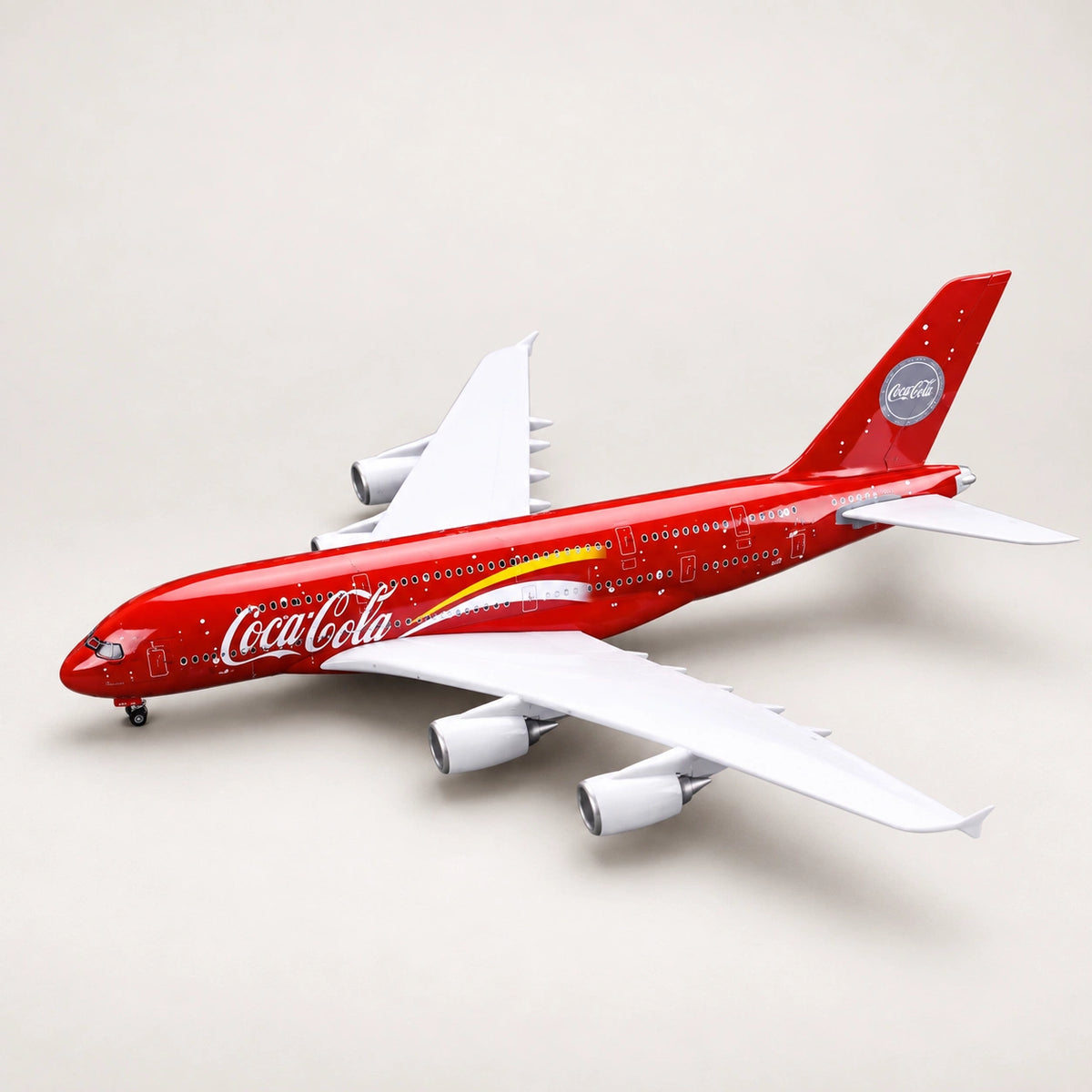 Model Airbusu A380 v edici Coca-Cola v měřítku 1:160