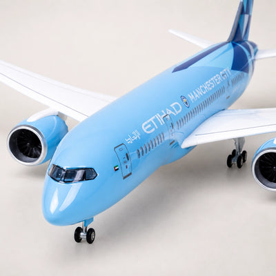 Model Etihad Airways Boeing 787 Manchester City Edition v měřítku 1:130