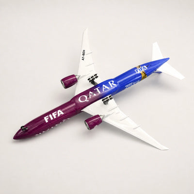 Model Qatar Airways Boeing 777 – edice Formula 1 v měřítku 1:135