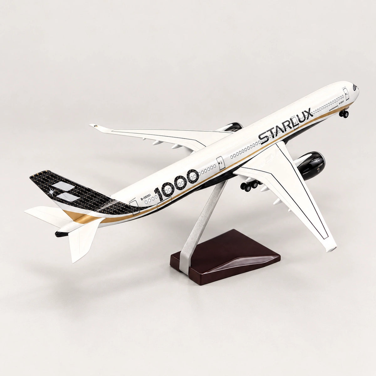 STARLUX Airlines Airbus A350-1000 – speciální zbarvení – model v měřítku 1:157