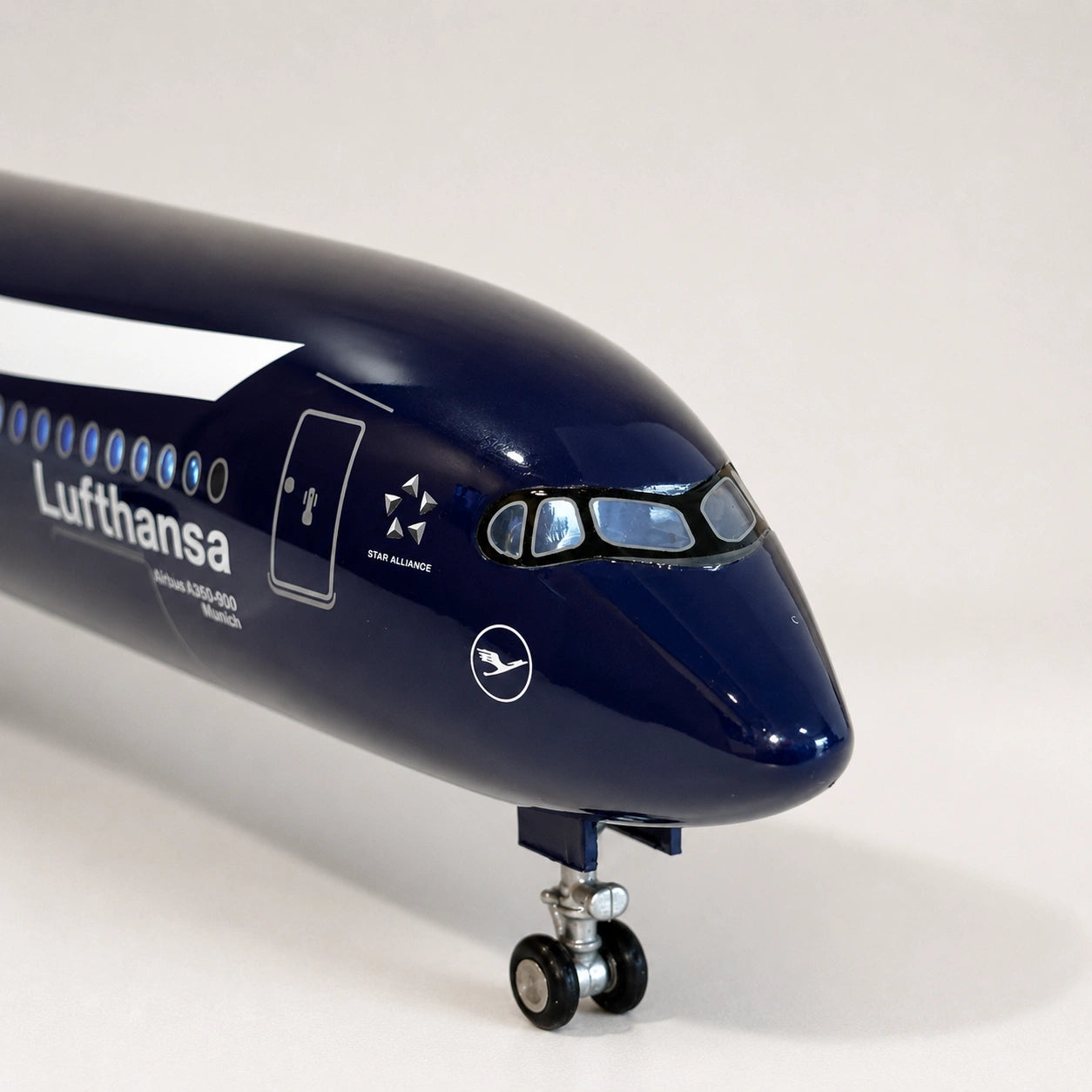 Model Lufthansa Airbus A350 – edice ke 100. výročí v měřítku 1:142