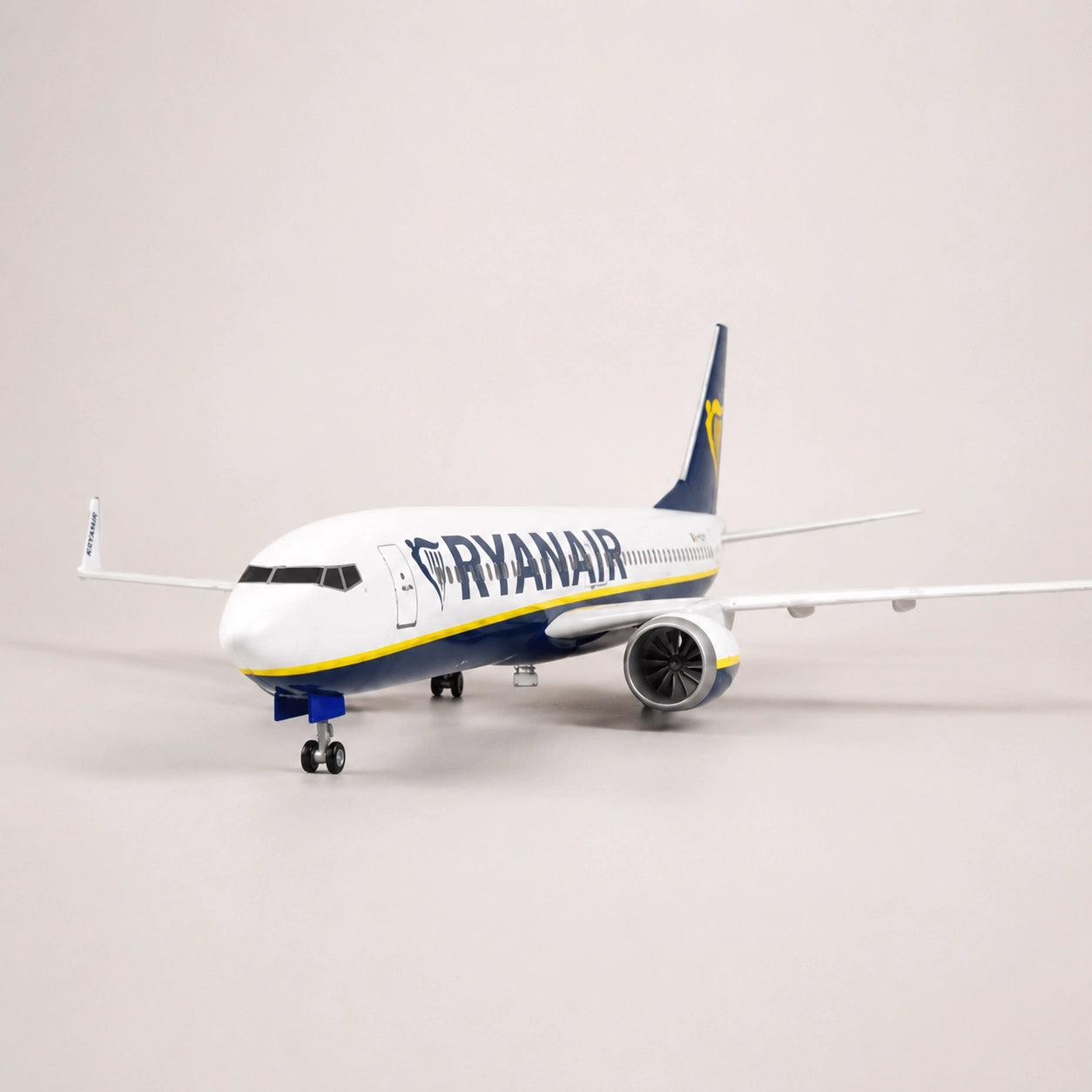 Model Ryanair Boeing 737 v měřítku 1:85