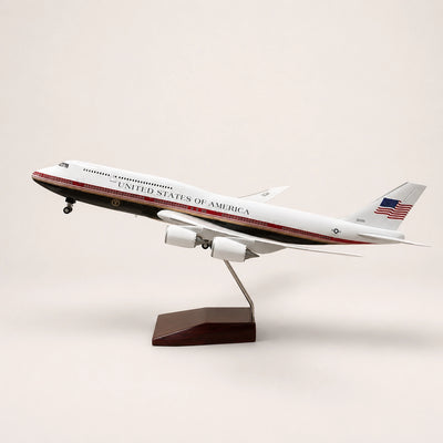 Model prezidentského letounu USAF Boeing 747 v měřítku 1:150