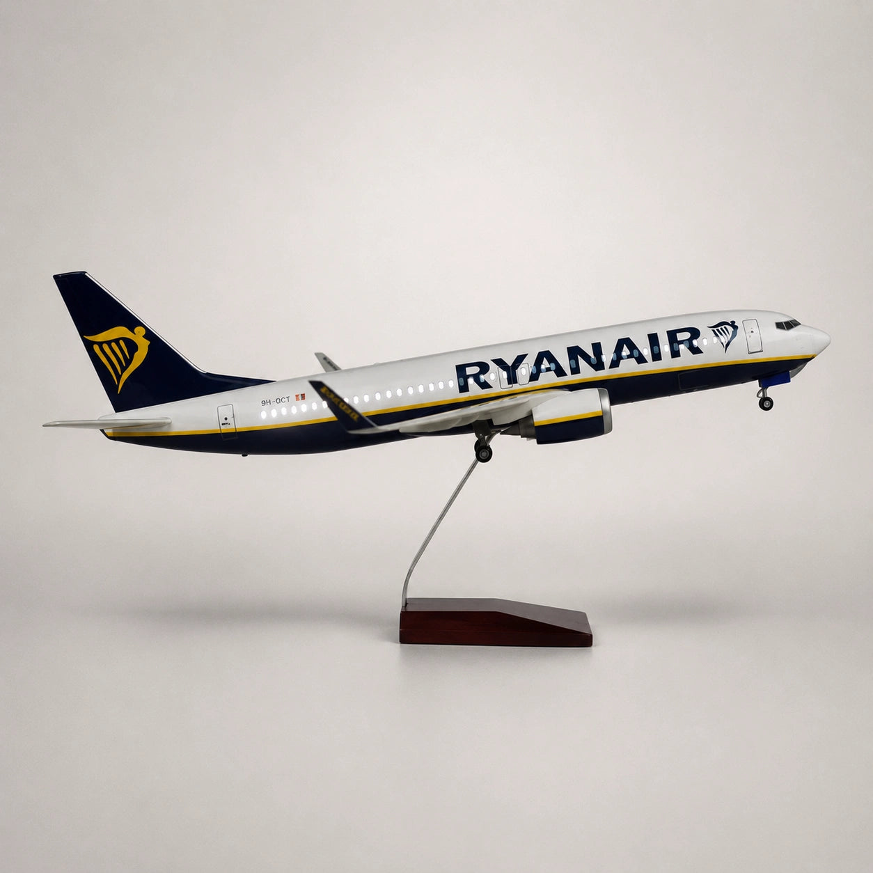 Model Ryanair Boeing 737 v měřítku 1:85