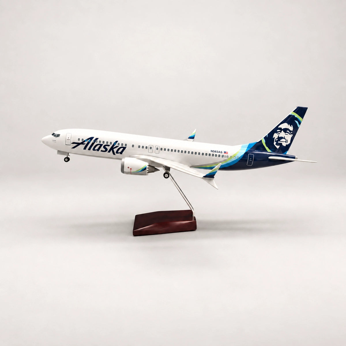 مجسم طائرة بوينغ 737 التابعة لألاسكا إيرلاينز بمقياس 1:85