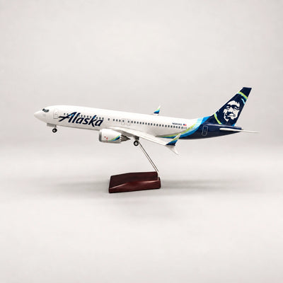 مجسم طائرة بوينغ 737 التابعة لألاسكا إيرلاينز بمقياس 1:85