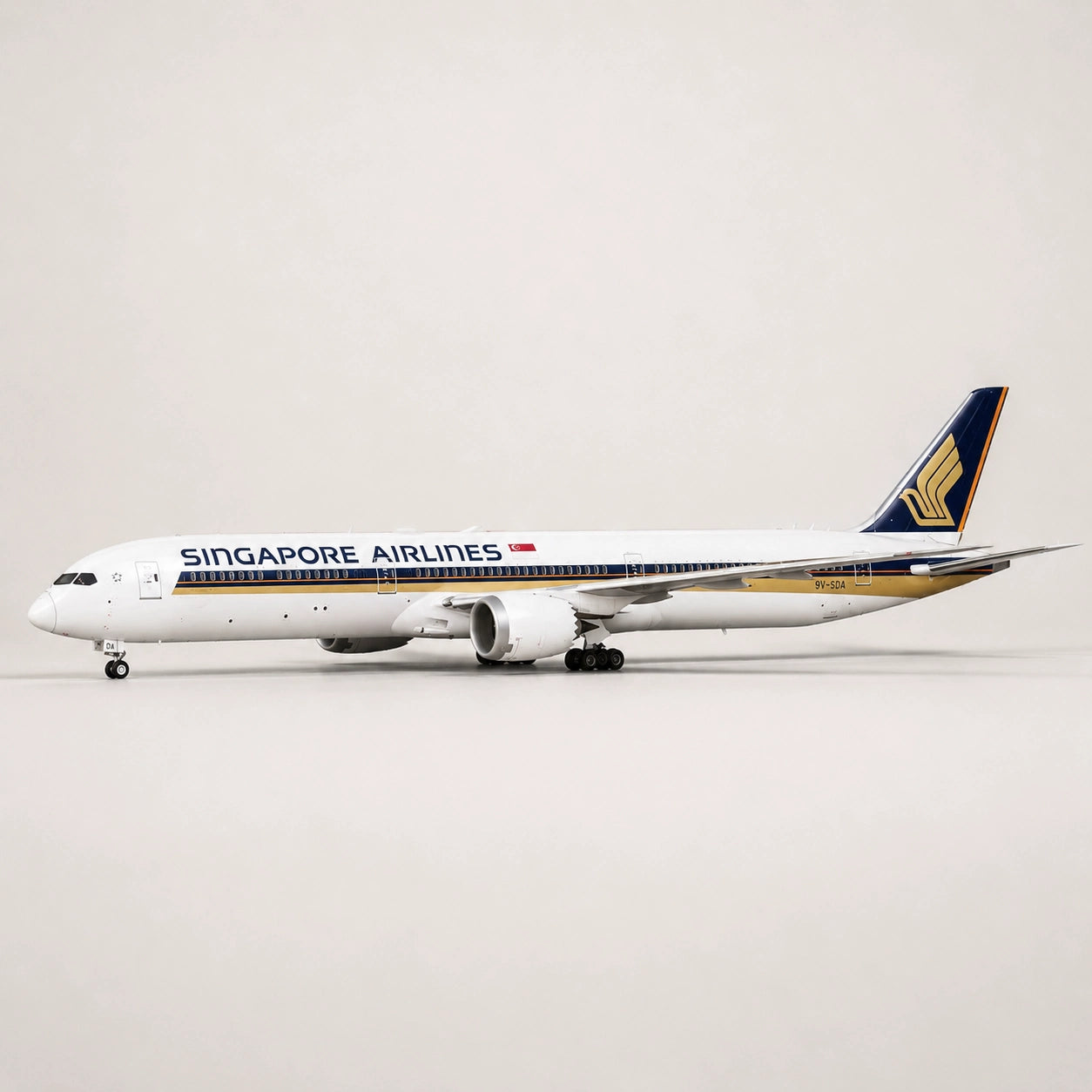 Model Singapore Airlines Boeing 787-10 Dreamliner v měřítku 1:145