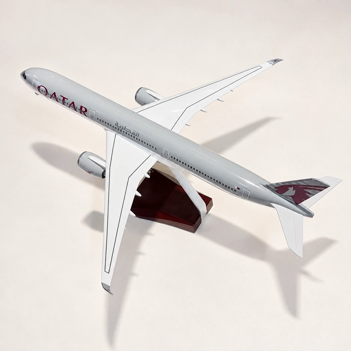 Qatar Airways Airbus A350-1000 – Modell im Maßstab 1:157