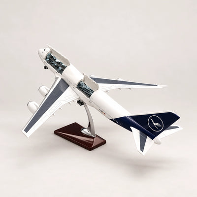 Lufthansa Boeing 747 (nova livrea) — model a scala 1:150
