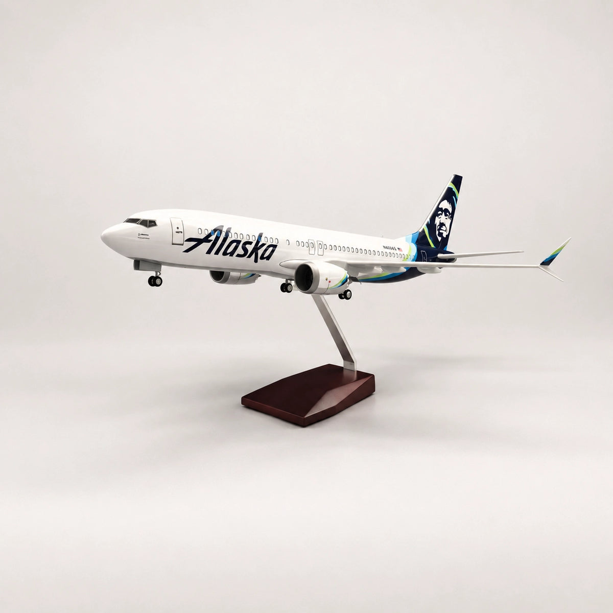 مجسم طائرة بوينغ 737 التابعة لألاسكا إيرلاينز بمقياس 1:85