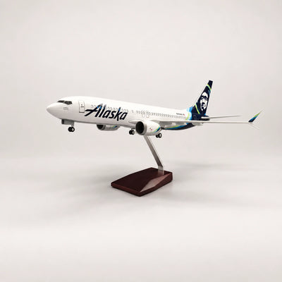 مجسم طائرة بوينغ 737 التابعة لألاسكا إيرلاينز بمقياس 1:85