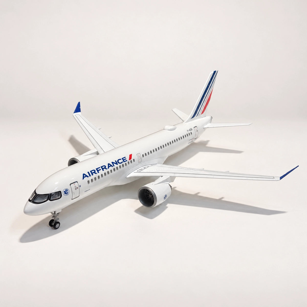 مجسّم إيرباص A220-300 للخطوط الجوية الفرنسية بمقياس 1:100