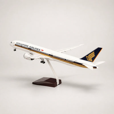 Model Singapore Airlines Boeing 787-10 Dreamliner v měřítku 1:145