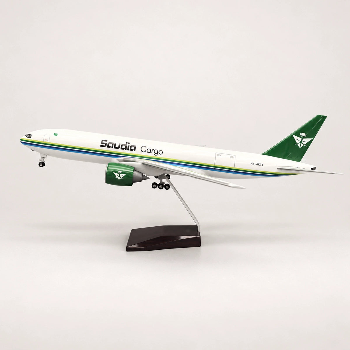 Boeing 777F Saudia Cargo – model v měřítku 1:135