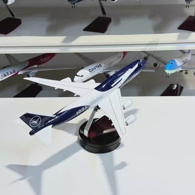 Lufthansa Boeing 747-8 – Edition zum 100-jährigen Jubiläum – Modell im Maßstab 1:150
