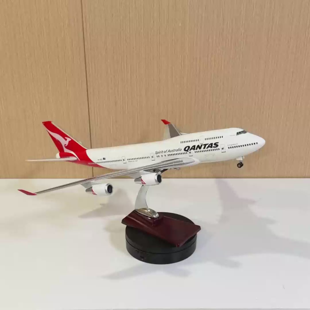 Načíst video: Model Qantas Boeing 747-400 v měřítku 1:150