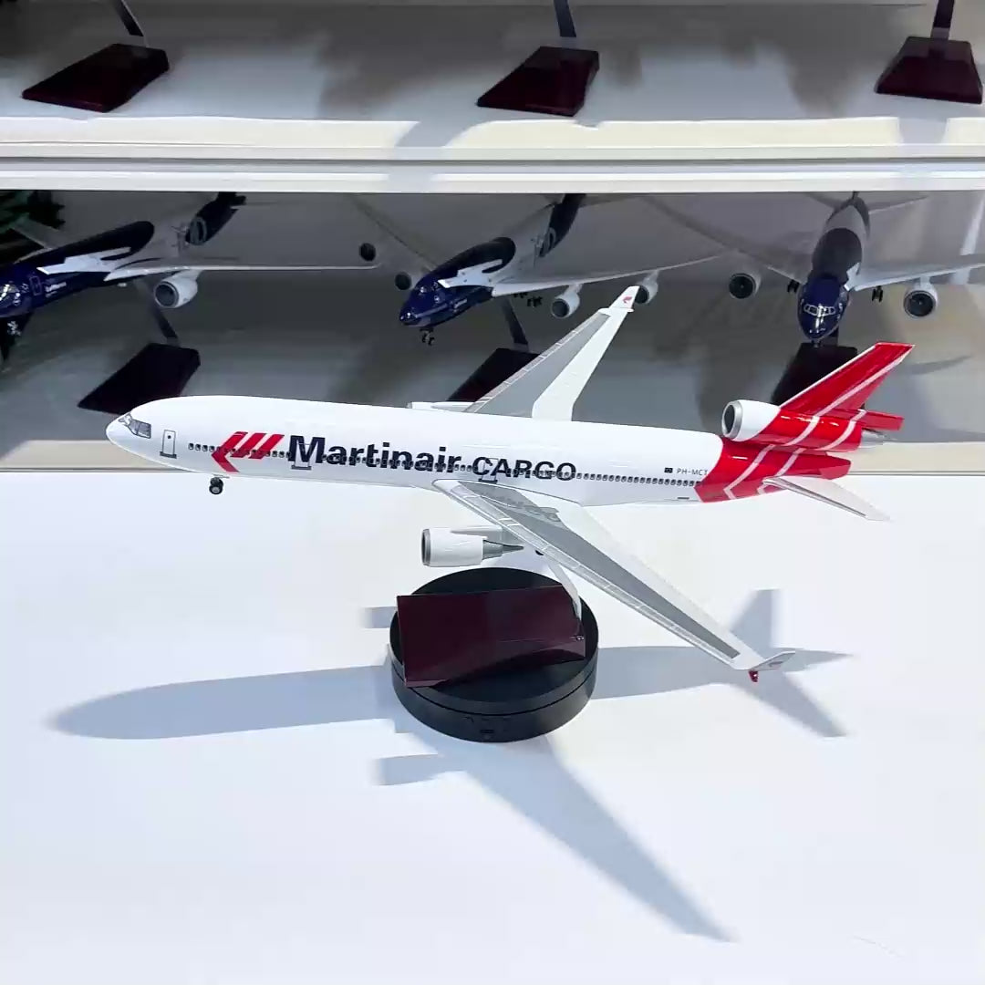 Indlæs video: Martinair Cargo McDonnell Douglas MD-11 1:130 Scale Model