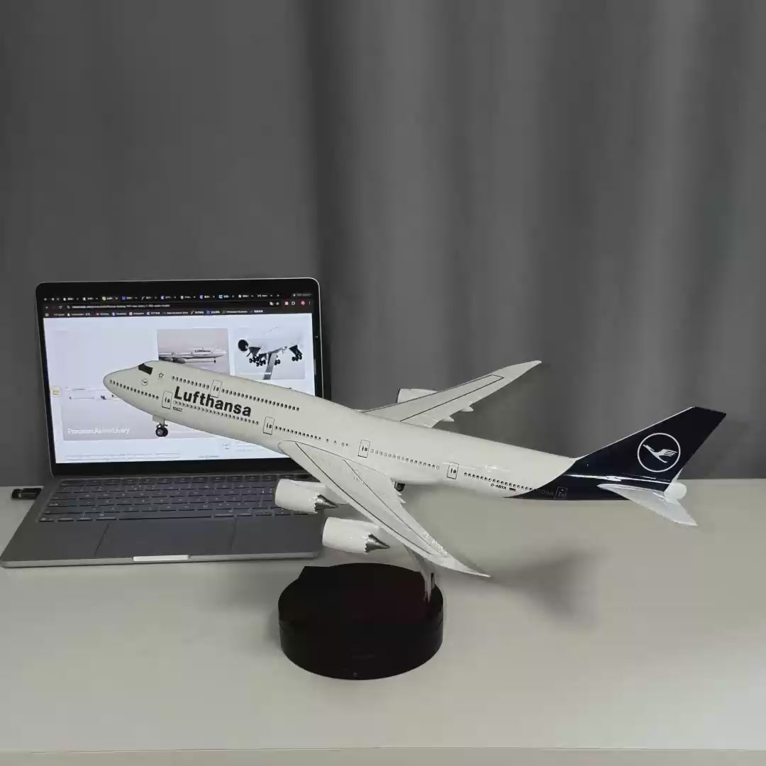 Load video: Lufthansa Boeing 747 New Livery 1:150 Scale Model